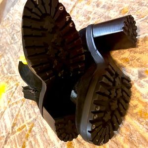 Deltan Sophie Suede Chunky Lug Sole Hiker Booties  BlackSz US 9.5NEW